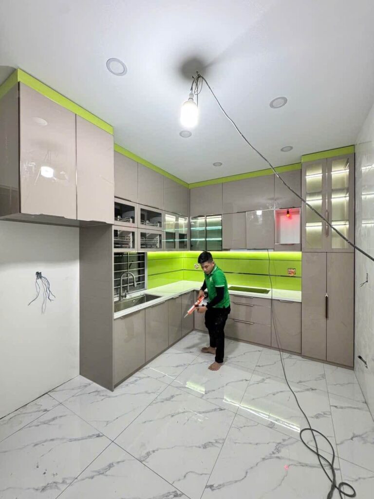 Công Trình Tủ Bếp Hợp Kim Cánh Kính - Long Thành