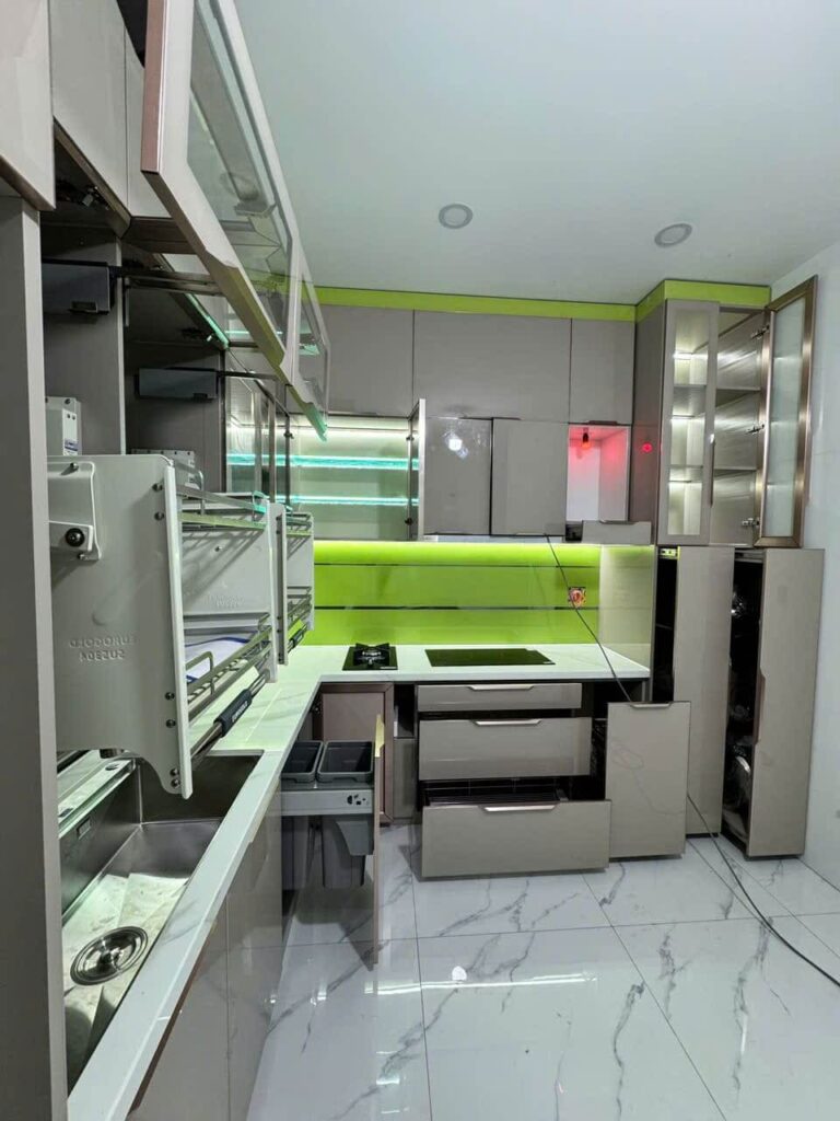 Công Trình Tủ Bếp Hợp Kim Cánh Kính - Long Thành