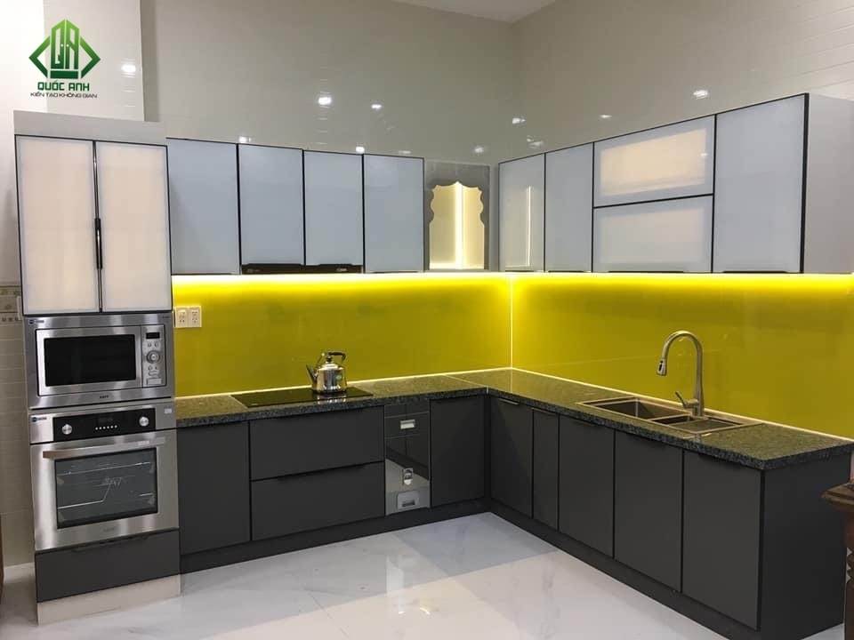 Mẫu Tủ Bếp Chữ L Nhôm Kính Đẹp