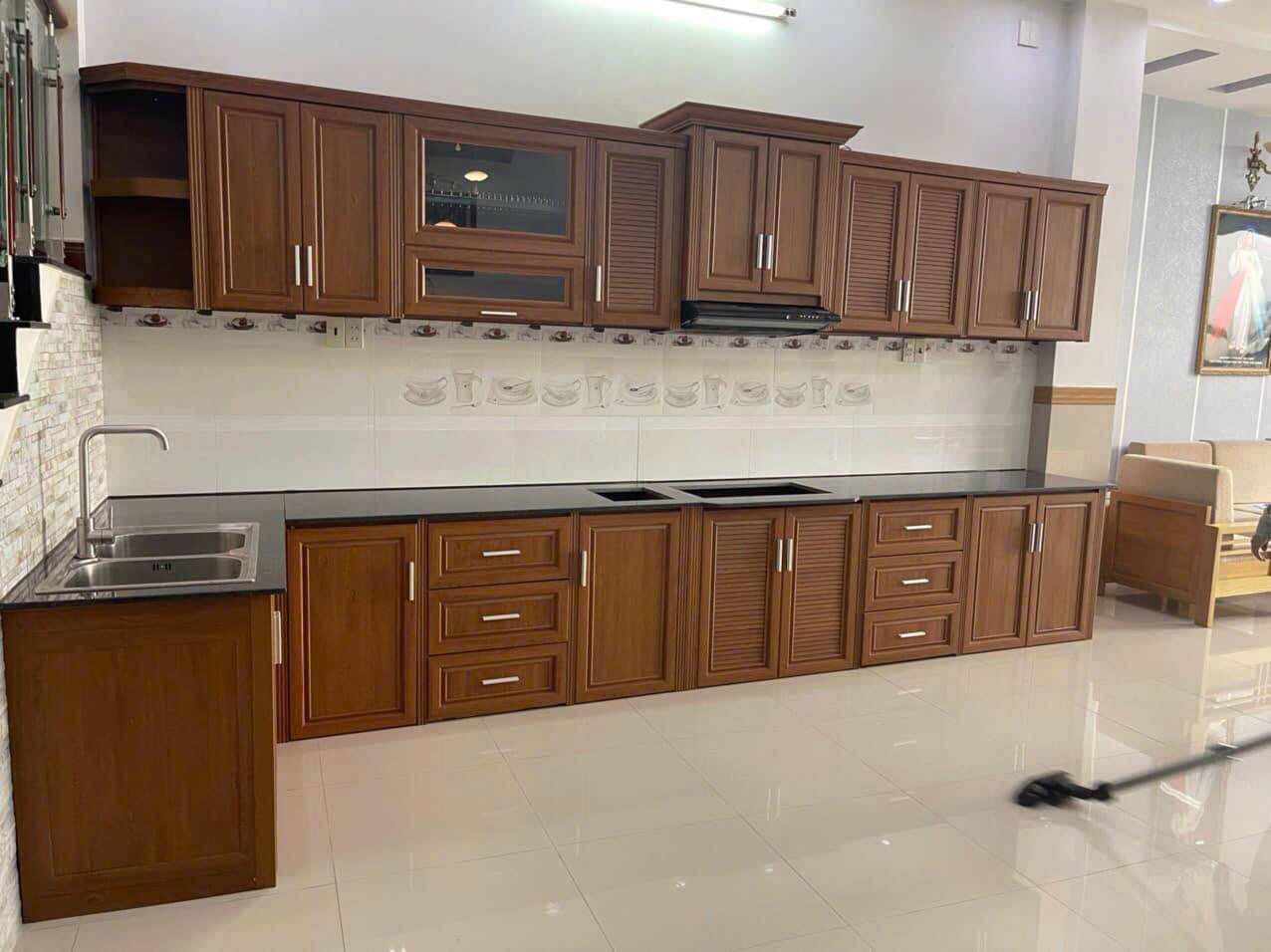 Tủ Bếp Nhôm Vân Gỗ Queen Việt
