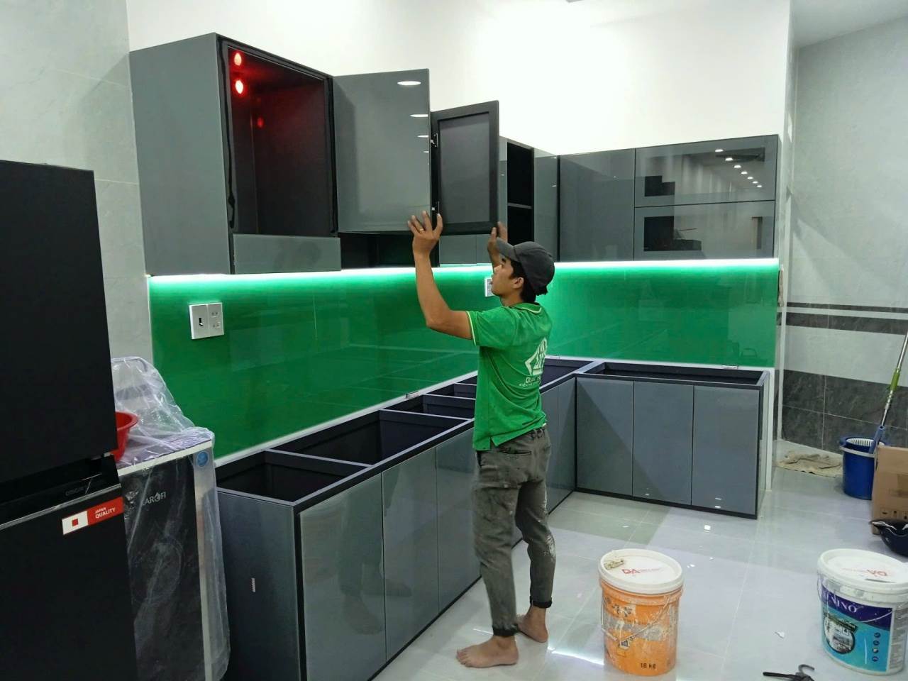 Hệ nhôm tay nắm âm