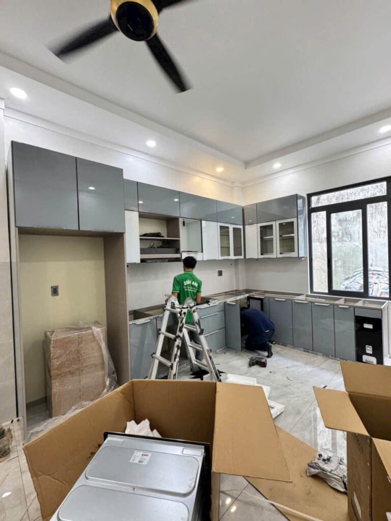 Công Trình Tủ Bếp Nhôm Hợp Kim Cánh Kính CNC
