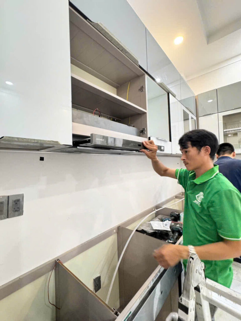 Công Trình Tủ Bếp Nhôm Hợp Kim Cánh Kính CNC