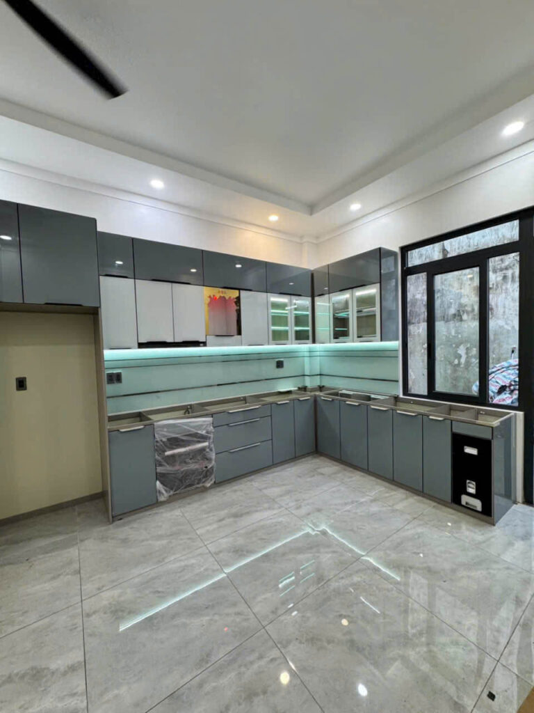 Công Trình Tủ Bếp Nhôm Hợp Kim Cánh Kính CNC