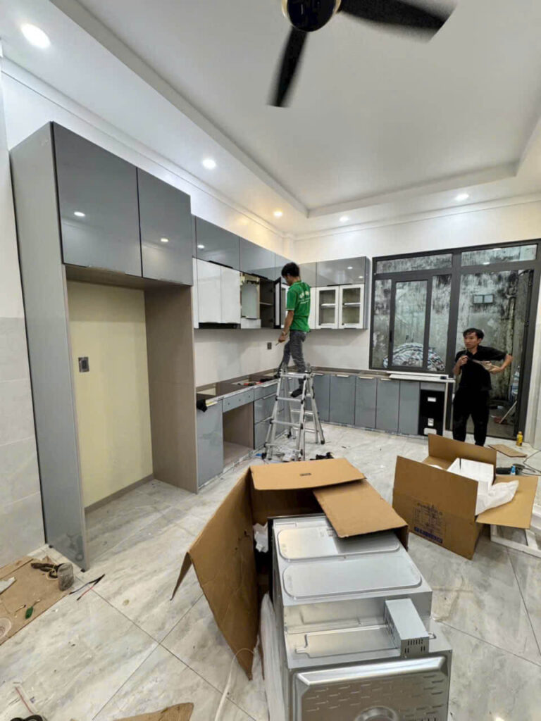 Công Trình Tủ Bếp Nhôm Hợp Kim Cánh Kính CNC