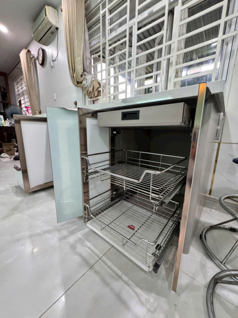 Công Trình Tủ Bếp Hợp Kim Nhôm Nguyên Tấm