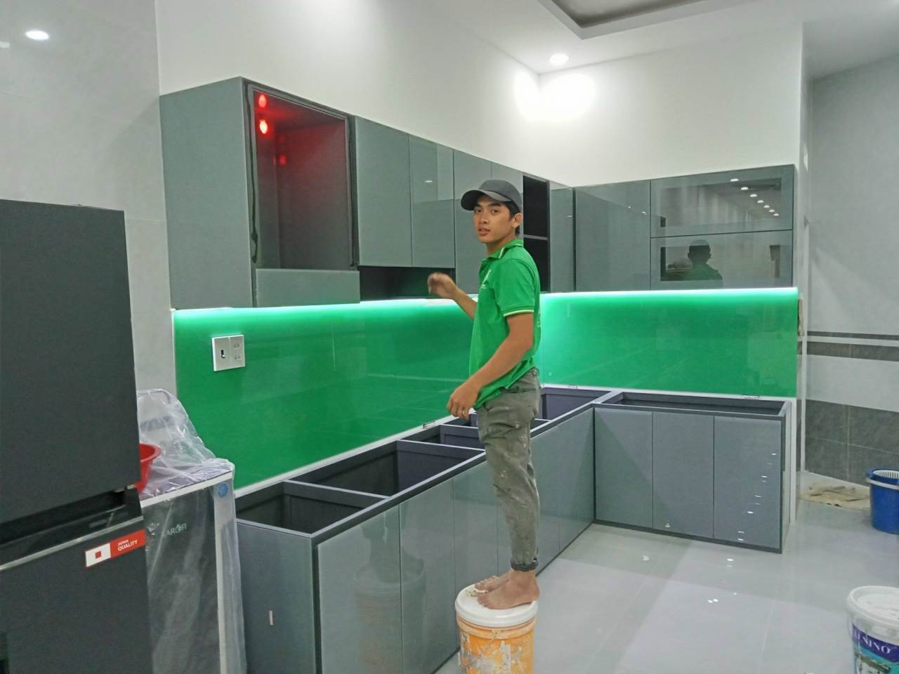 tubephopkimnhom-quocanh93.jpeg Kính Ốp Bếp