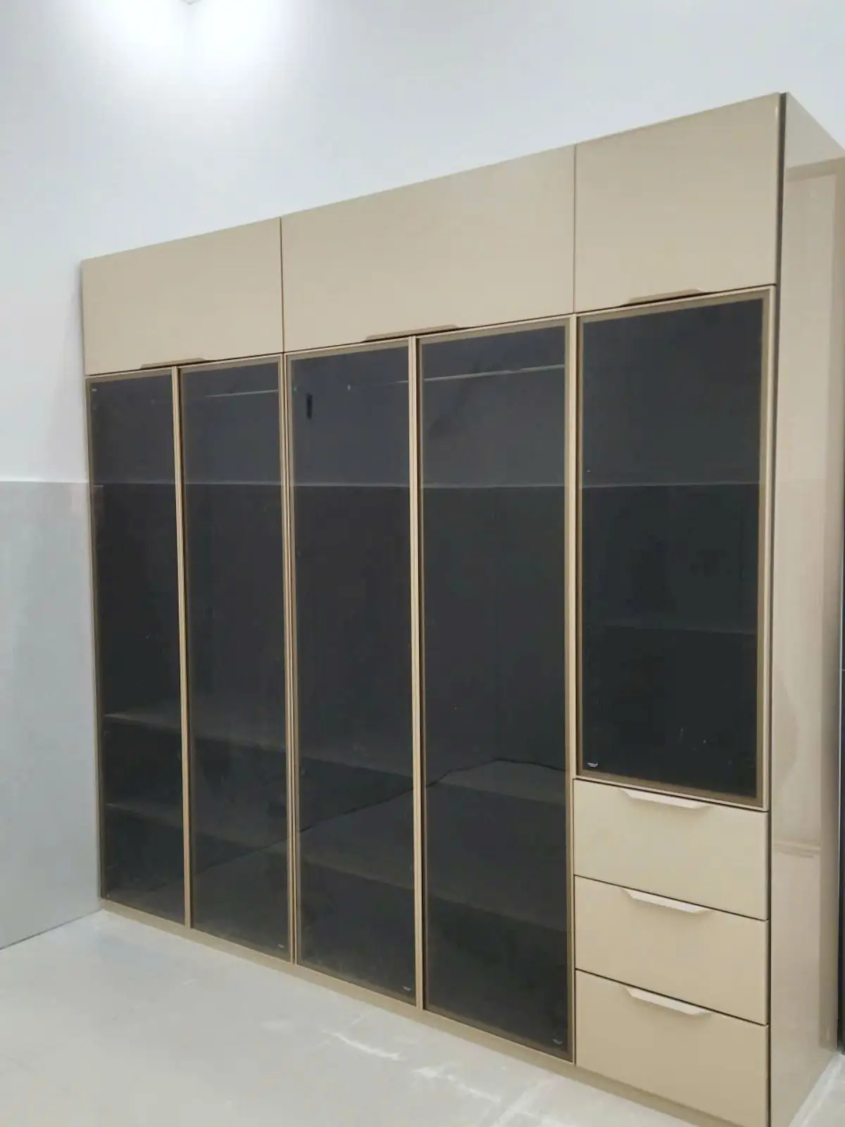 Tủ Quần Áo Nhôm Kính Cửa Lùa