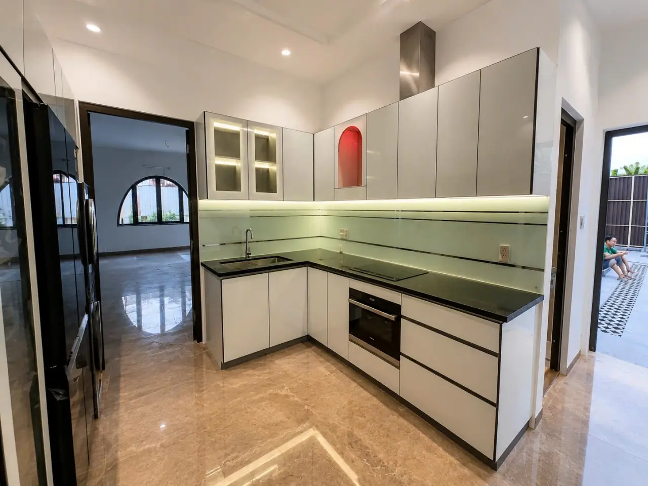 Bàn Giao Tủ Bếp Nhôm Hợp Kim Cánh Kính Tại Vũng Tàu