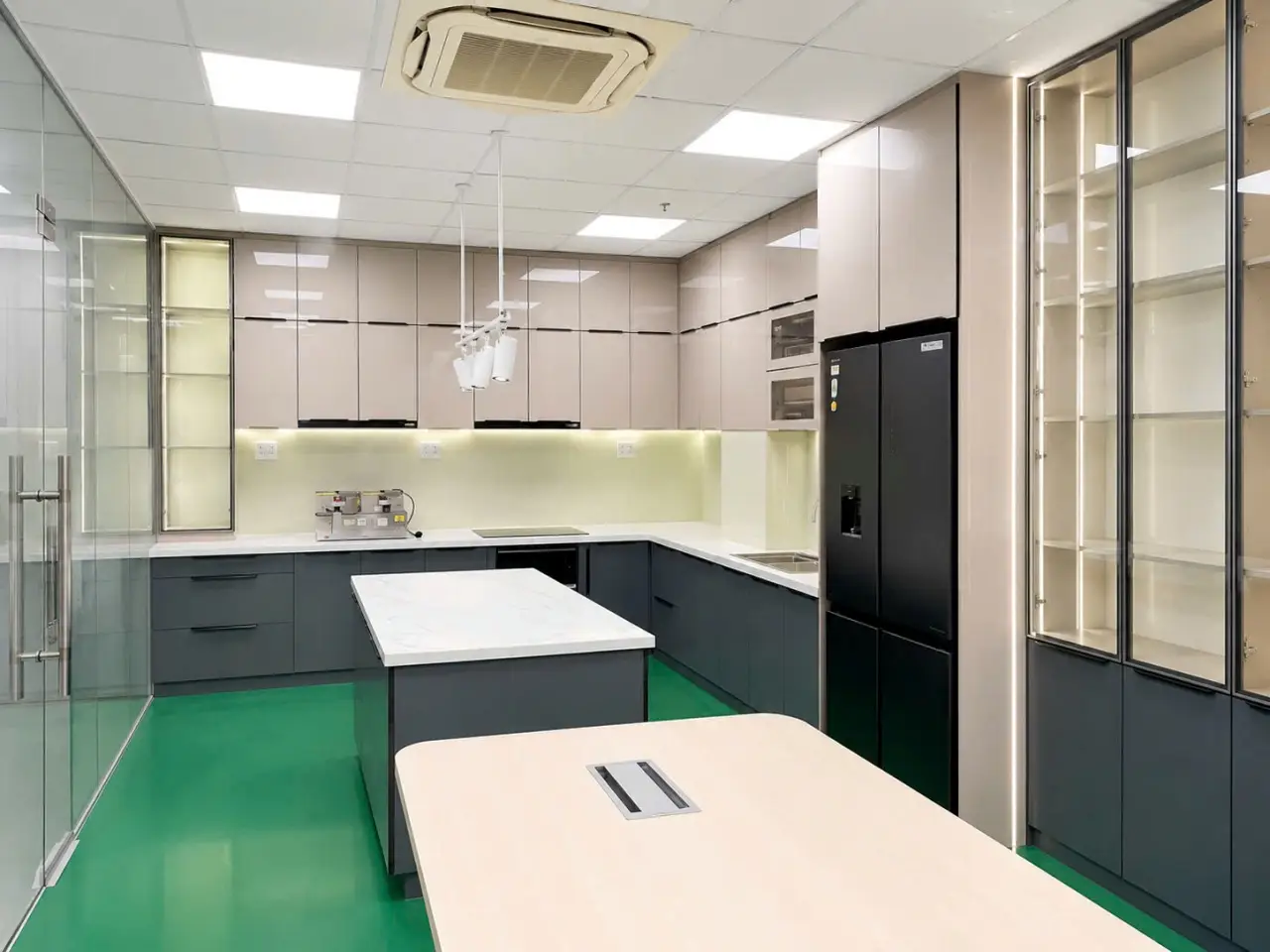 Bàn Giao Công Trình Tủ Bếp Nhôm Hợp Kim Cánh Kính Tại Quận 9